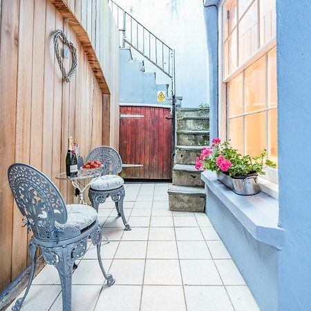 Ocean Waves Villa Tenby Exterior photo